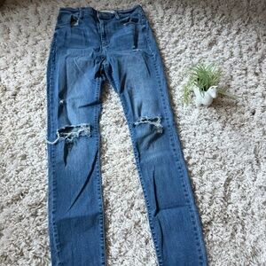 Trendy Garage Blue Distressed skater, super trendy, streetwear women’s Skinny Je